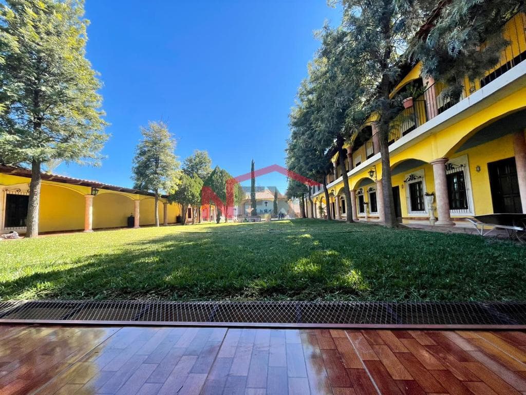 COLONIAL-STYLE HOTEL FOR RENT ON THE URES HIGHWAY AT KM 54