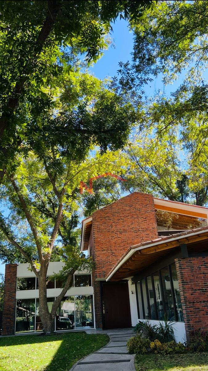 HOME FOR SALE IN THE LA CHIRIPA SUBDIVISION