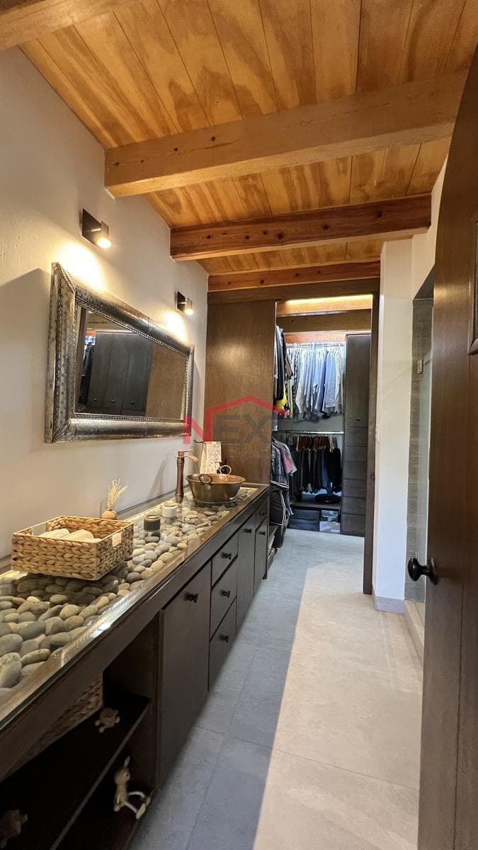 HOME FOR SALE IN THE LA CHIRIPA SUBDIVISION