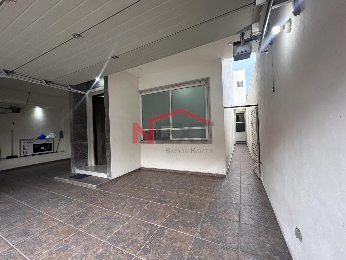 HOUSE FOR SALE IN LOS REALES