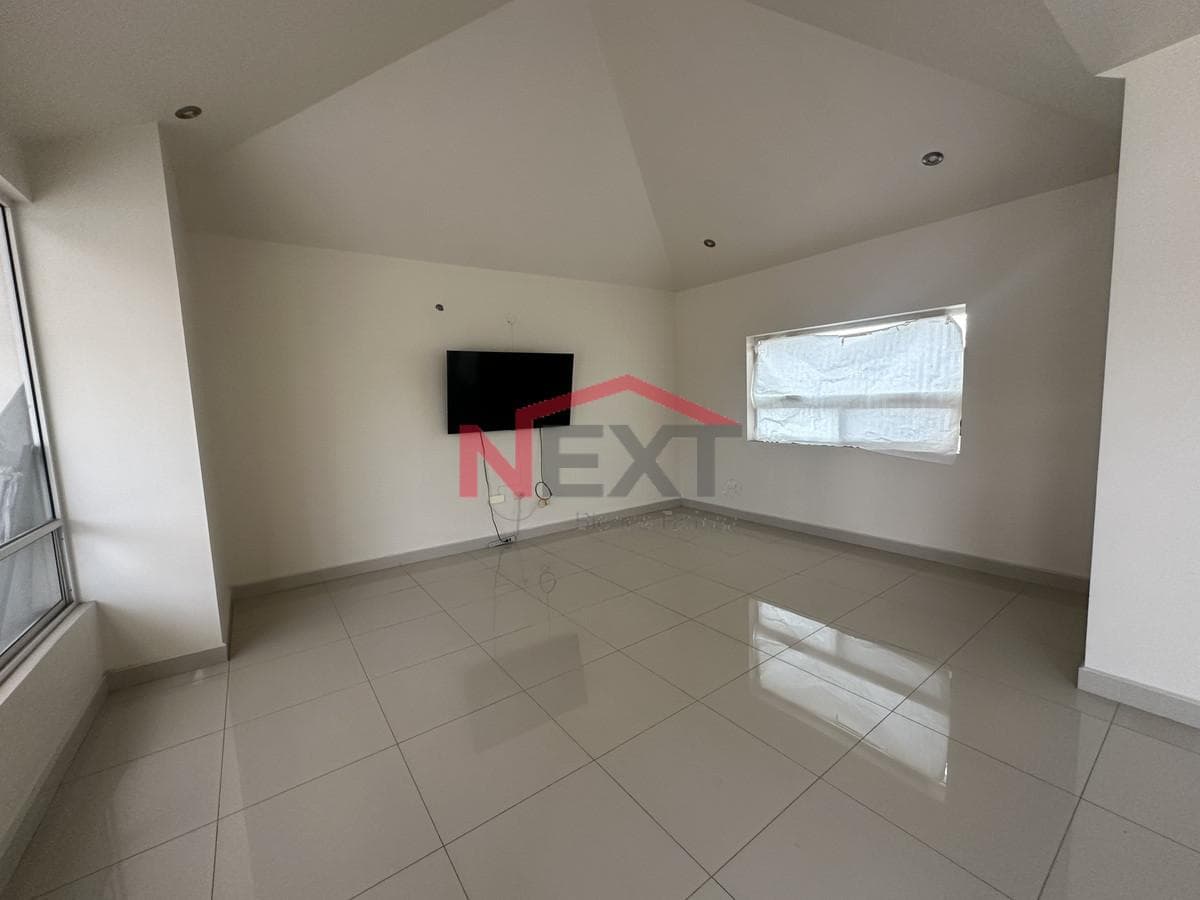 HOUSE FOR SALE IN LOS REALES