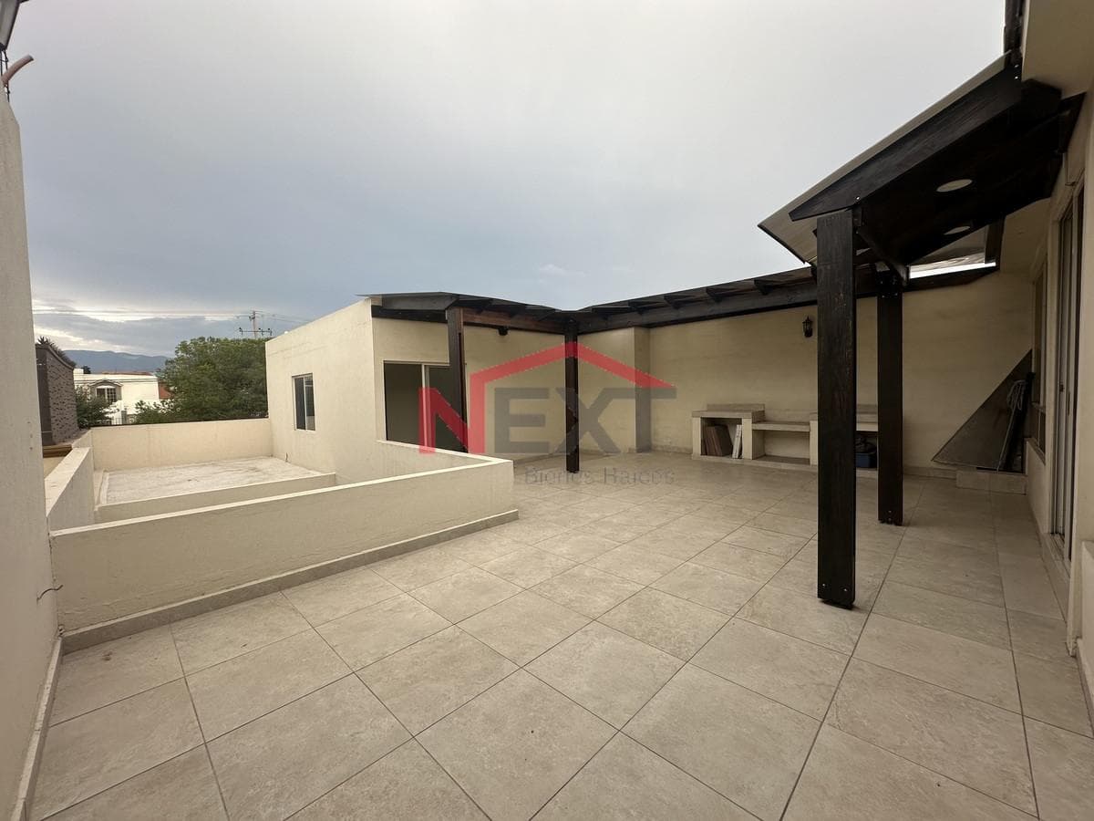 HOUSE FOR SALE IN LOS REALES