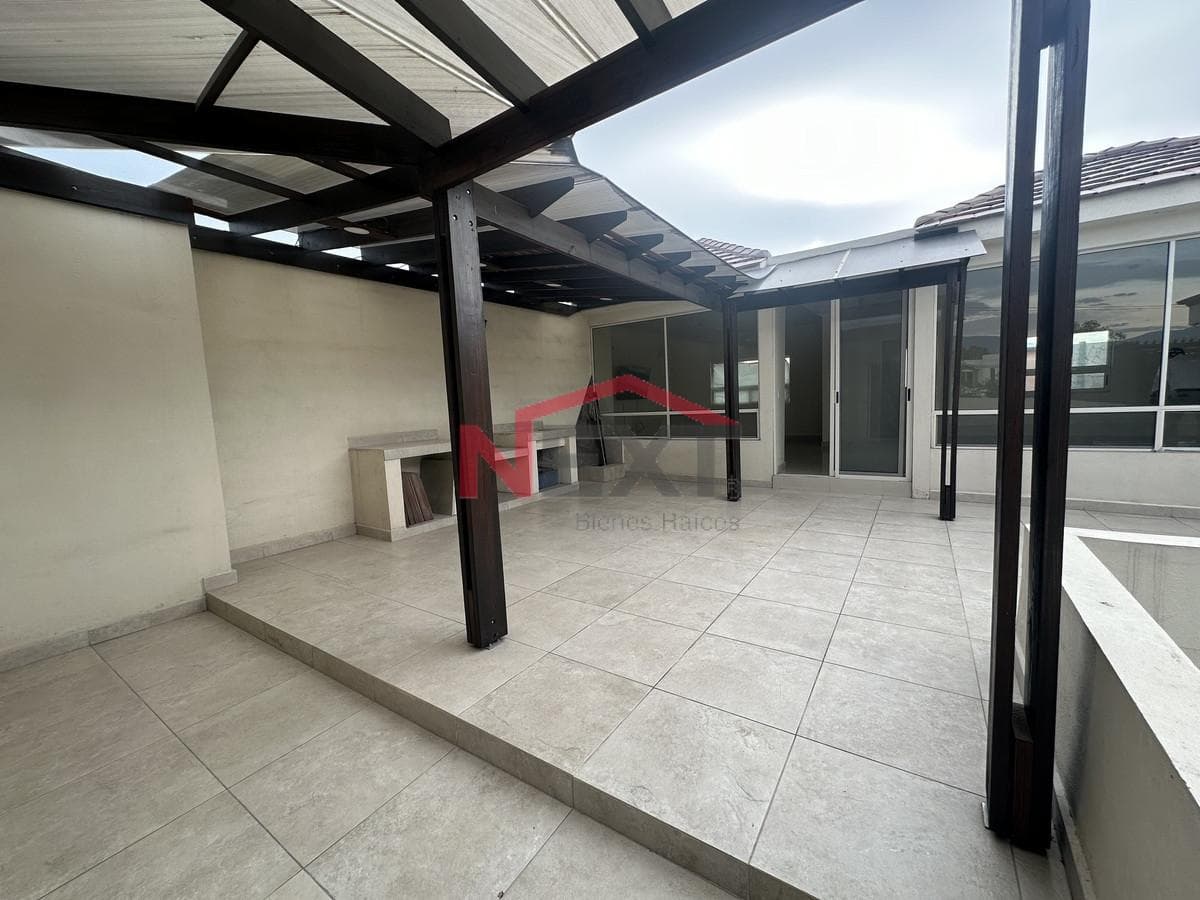 HOUSE FOR SALE IN LOS REALES