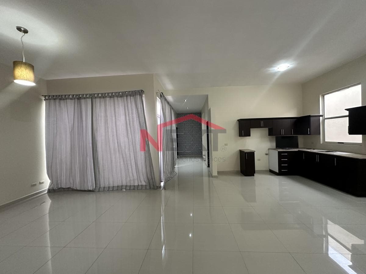 HOUSE FOR SALE IN LOS REALES