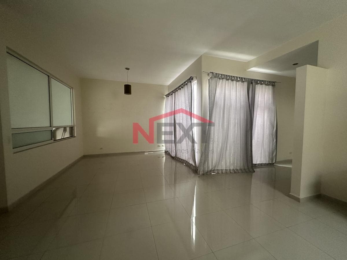HOUSE FOR SALE IN LOS REALES