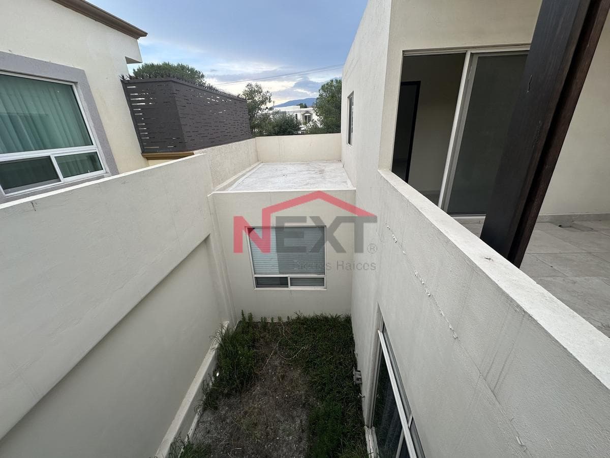 HOUSE FOR SALE IN LOS REALES