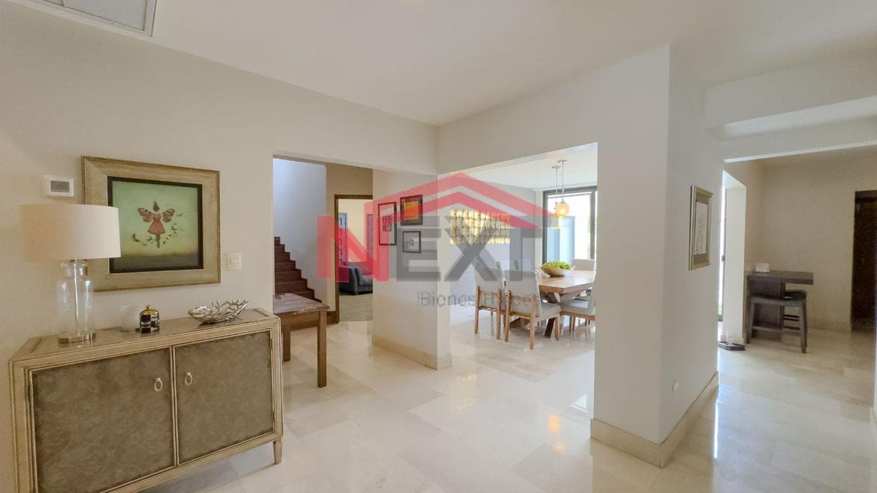 HOUSE FOR SALE IN THE LOS CANARIOS SUBDIVISION