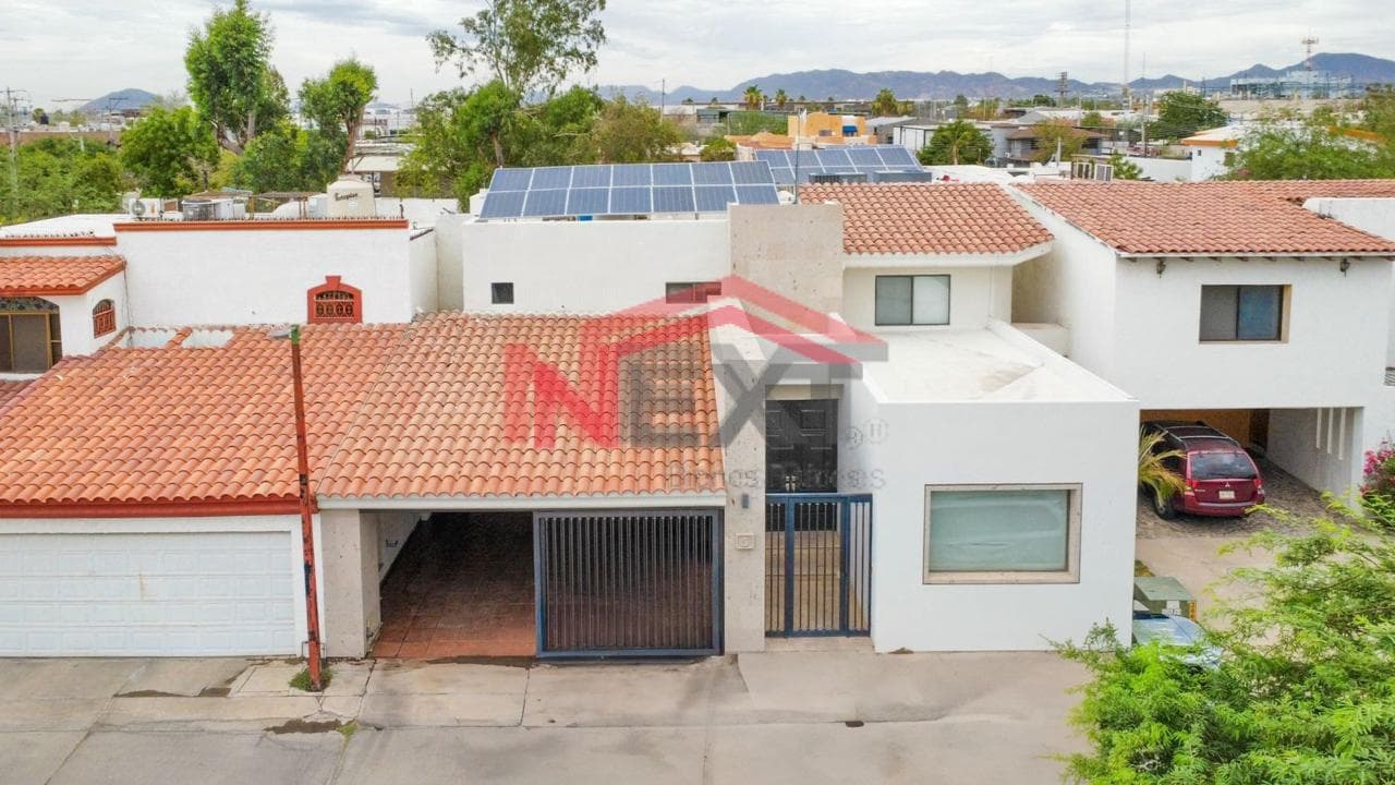 HOUSE FOR SALE IN THE LOS CANARIOS SUBDIVISION