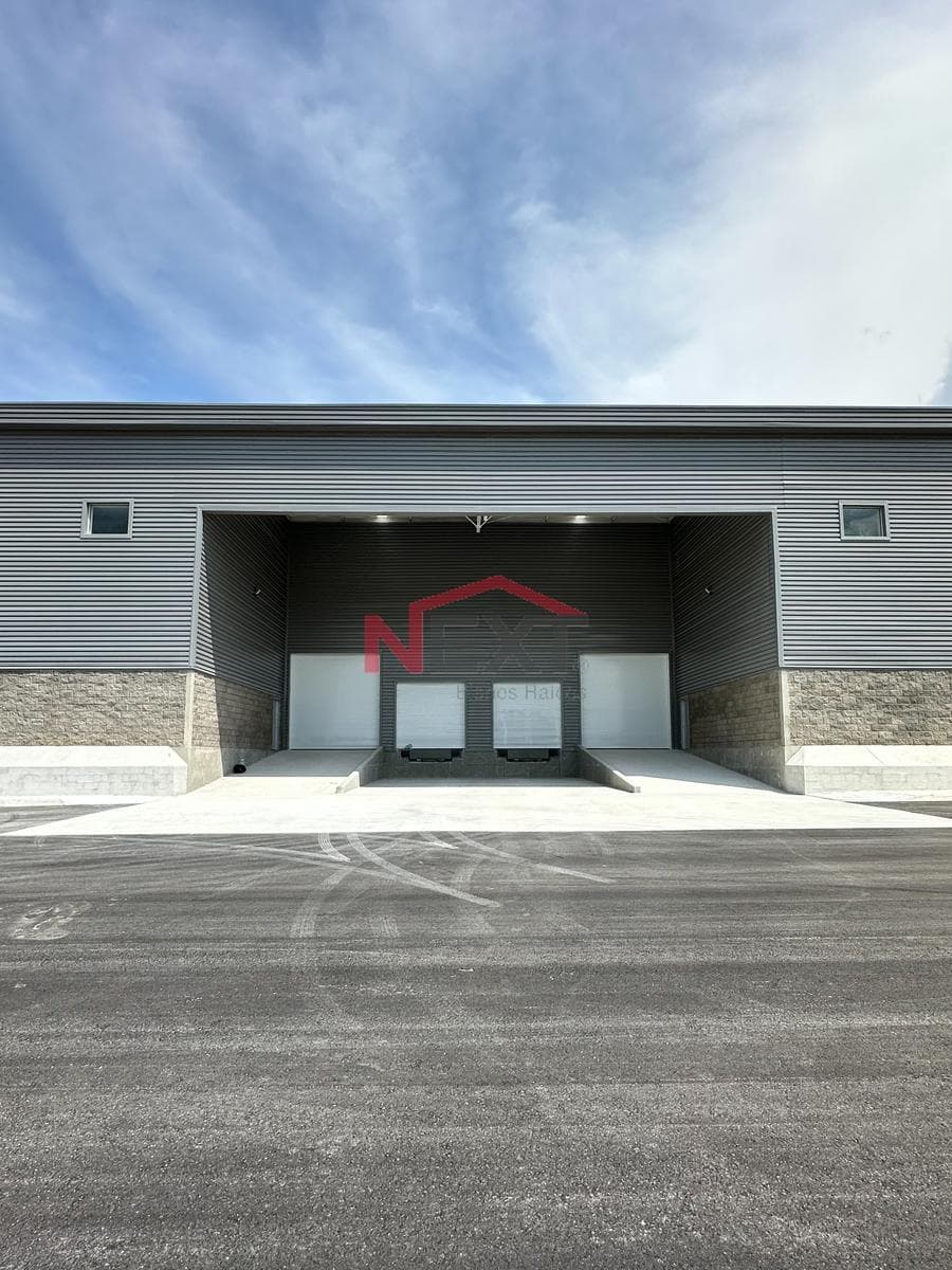 New Wine Cellar for Rent on the Way to Loma Alta