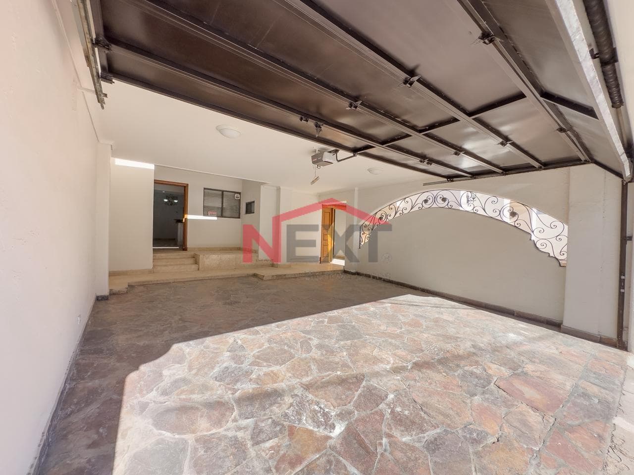 HOUSE AND LAND FOR SALE IN THE PRADOS DE CENTENARIO NEIGHBORHOOD