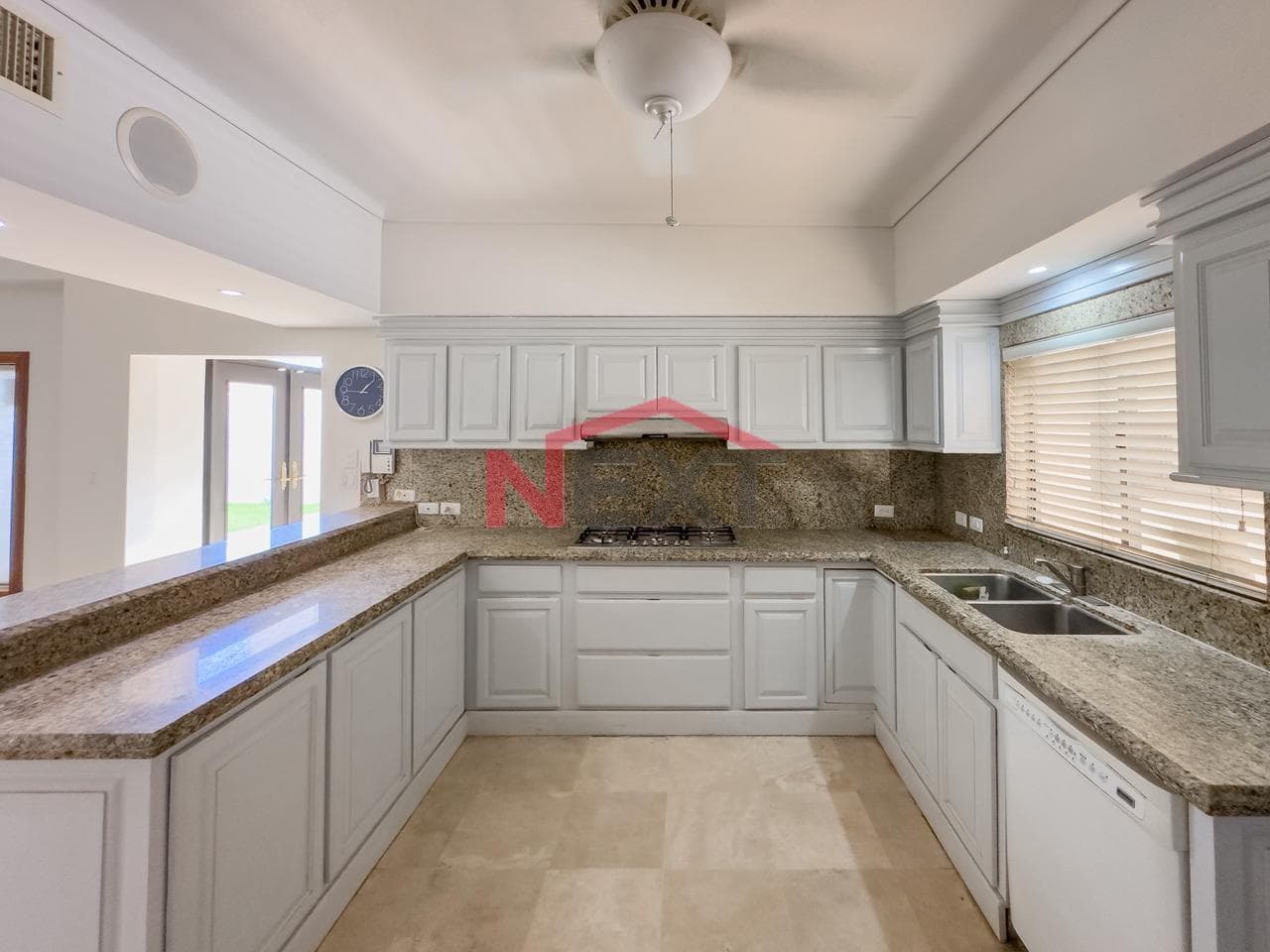 HOUSE AND LAND FOR SALE IN THE PRADOS DE CENTENARIO NEIGHBORHOOD