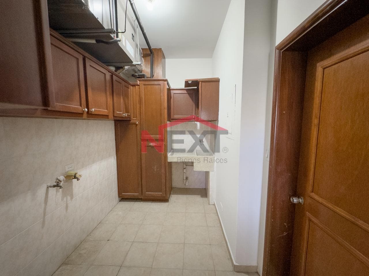 HOUSE AND LAND FOR SALE IN THE PRADOS DE CENTENARIO NEIGHBORHOOD