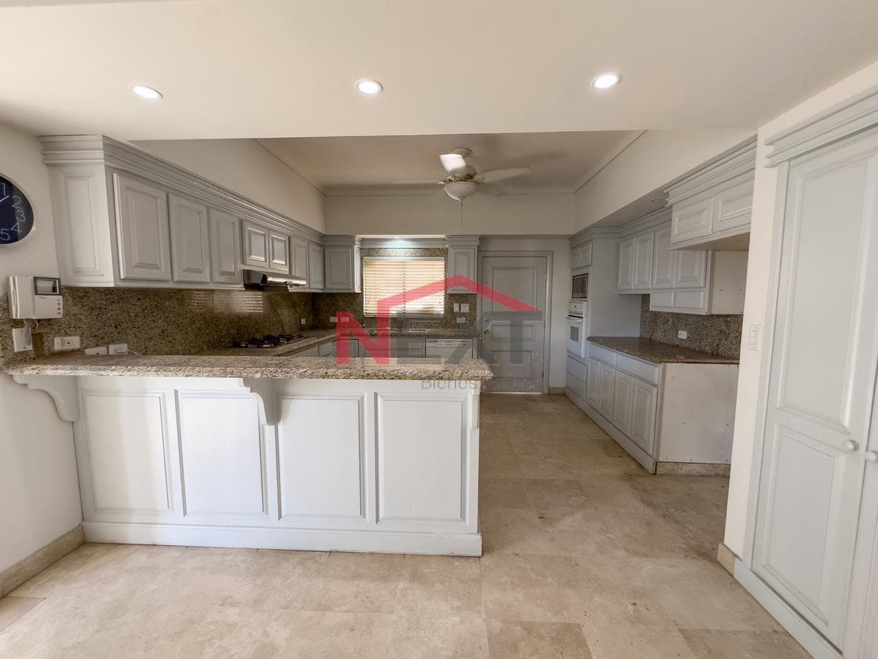 HOUSE AND LAND FOR SALE IN THE PRADOS DE CENTENARIO NEIGHBORHOOD