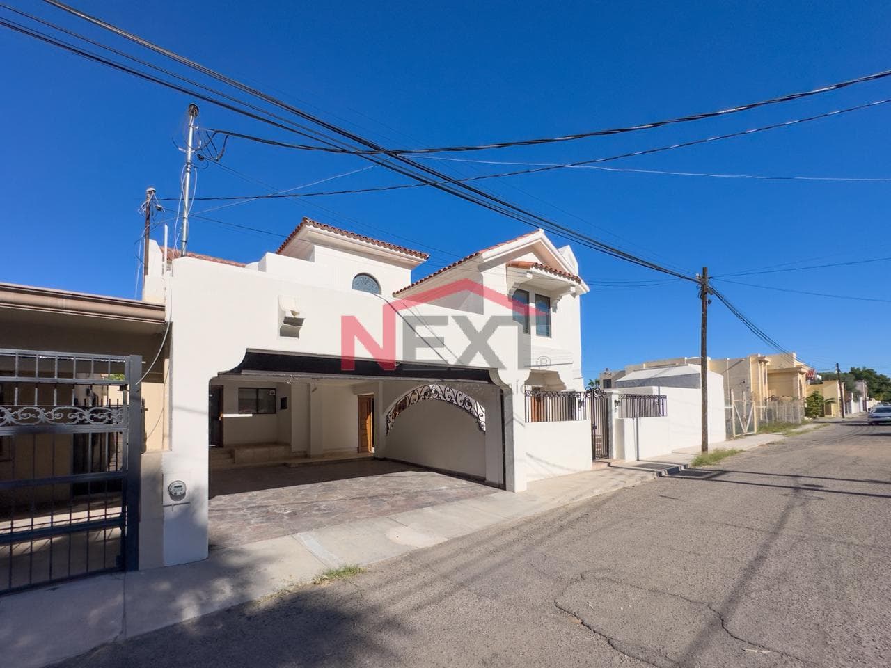 HOUSE AND LAND FOR SALE IN THE PRADOS DE CENTENARIO NEIGHBORHOOD
