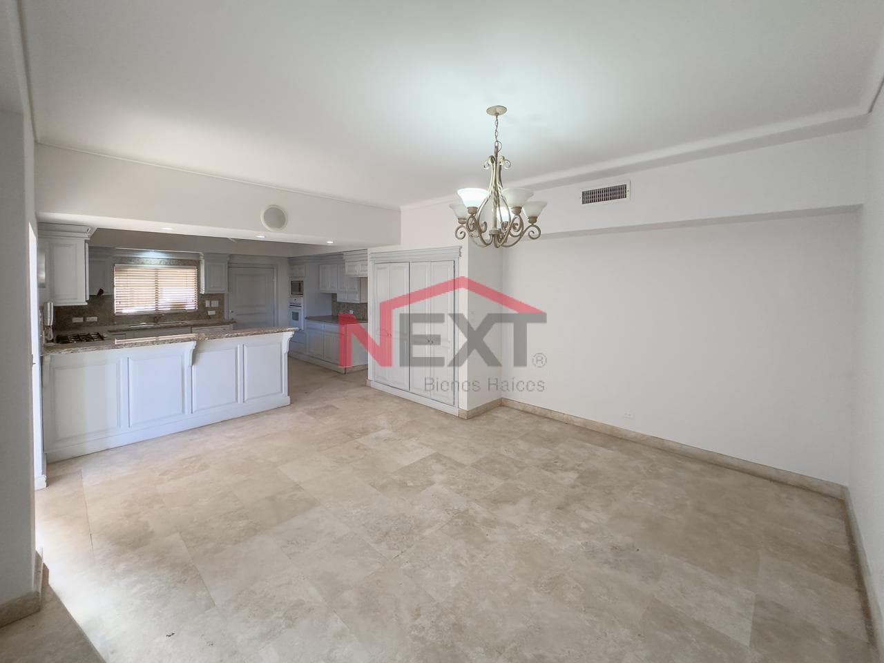 HOUSE AND LAND FOR SALE IN THE PRADOS DE CENTENARIO NEIGHBORHOOD
