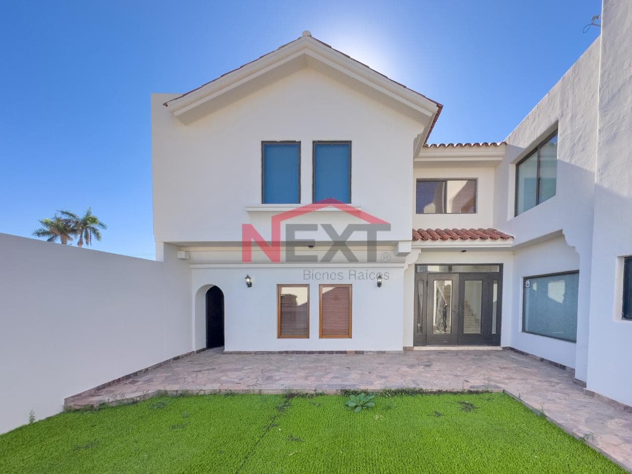 HOUSE AND LAND FOR SALE IN THE PRADOS DE CENTENARIO NEIGHBORHOOD