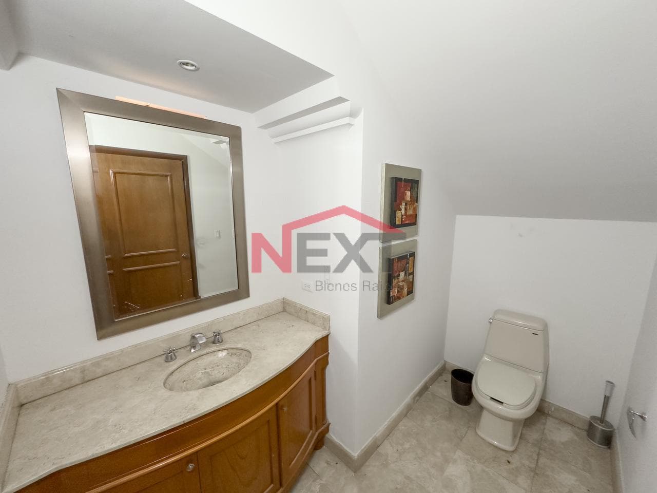 HOUSE AND LAND FOR SALE IN THE PRADOS DE CENTENARIO NEIGHBORHOOD