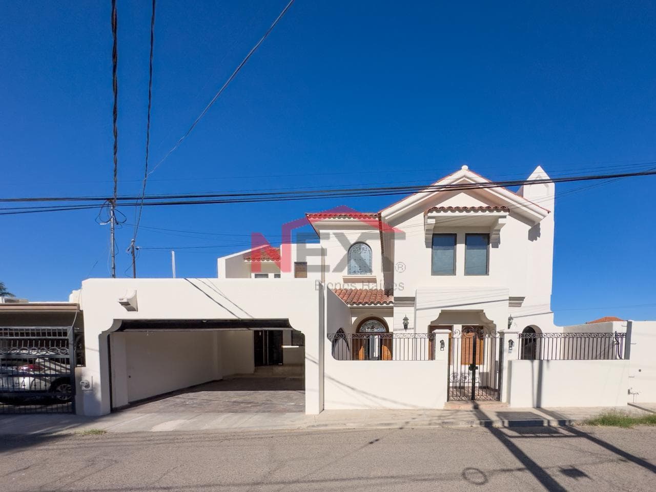 HOUSE AND LAND FOR SALE IN THE PRADOS DE CENTENARIO NEIGHBORHOOD