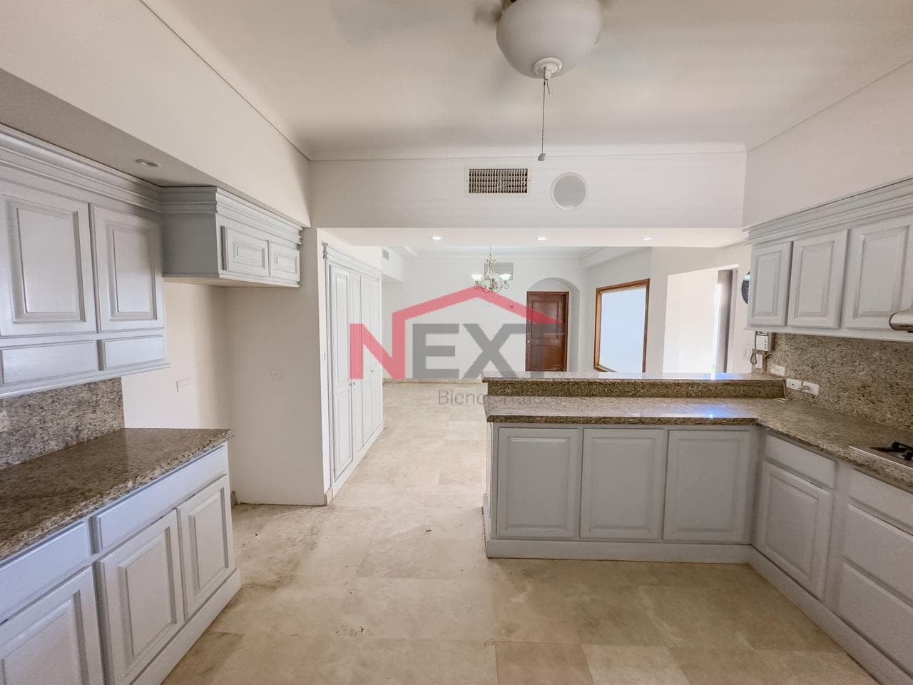 HOUSE AND LAND FOR SALE IN THE PRADOS DE CENTENARIO NEIGHBORHOOD