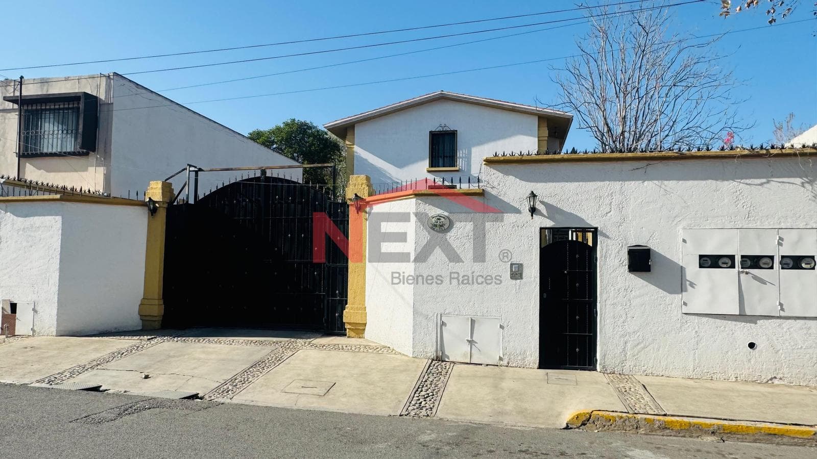 "Furnished apartment for rent in the Jardines del Valle neighborhood"