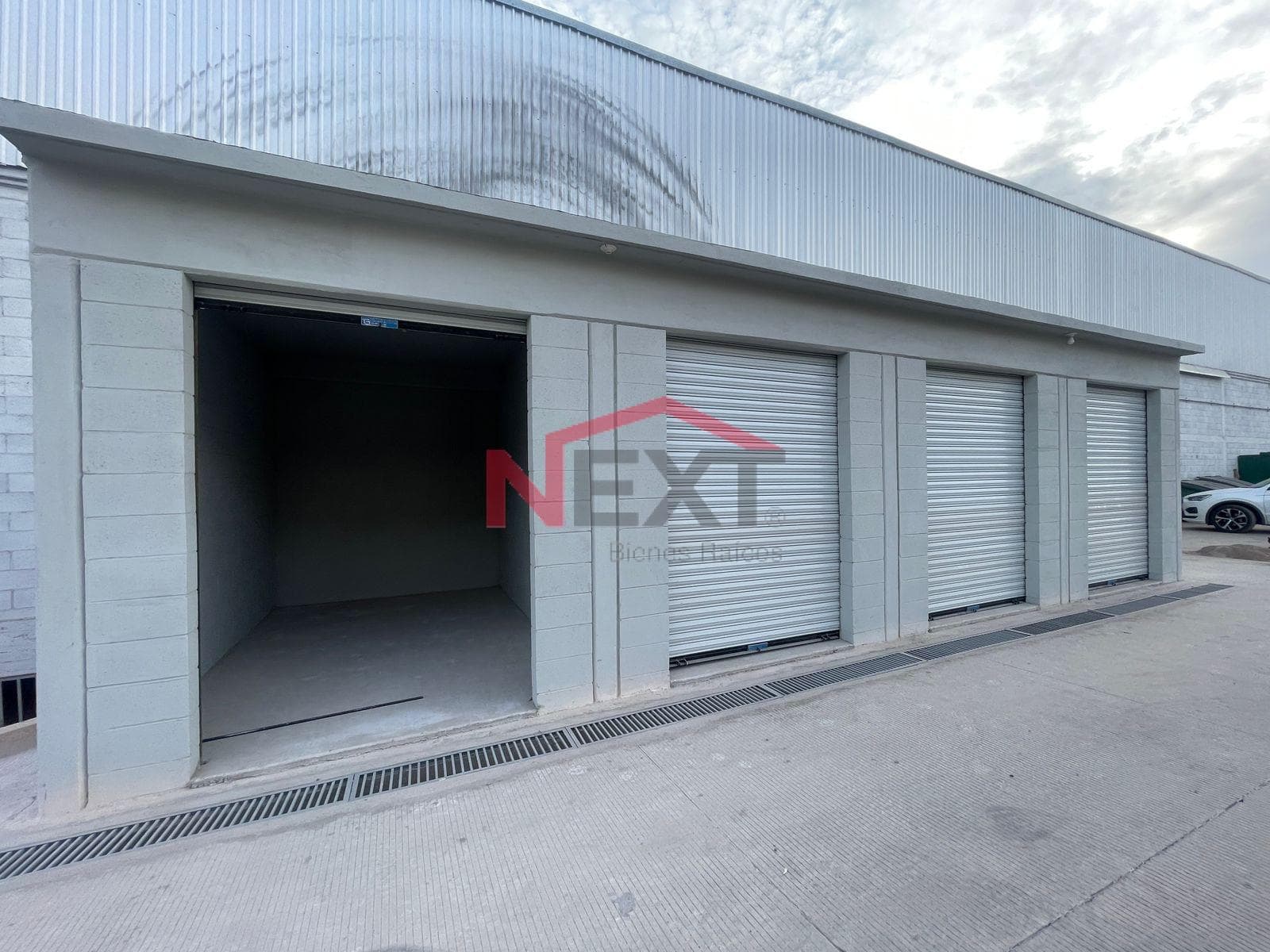 SMALL STORAGE UNIT FOR RENT IN LA MANGA NEIGHBORHOOD