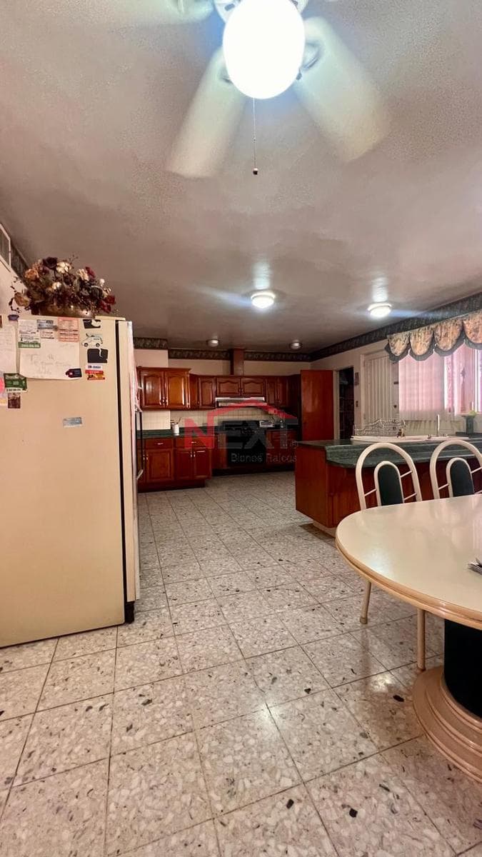 House for sale in Pitic
