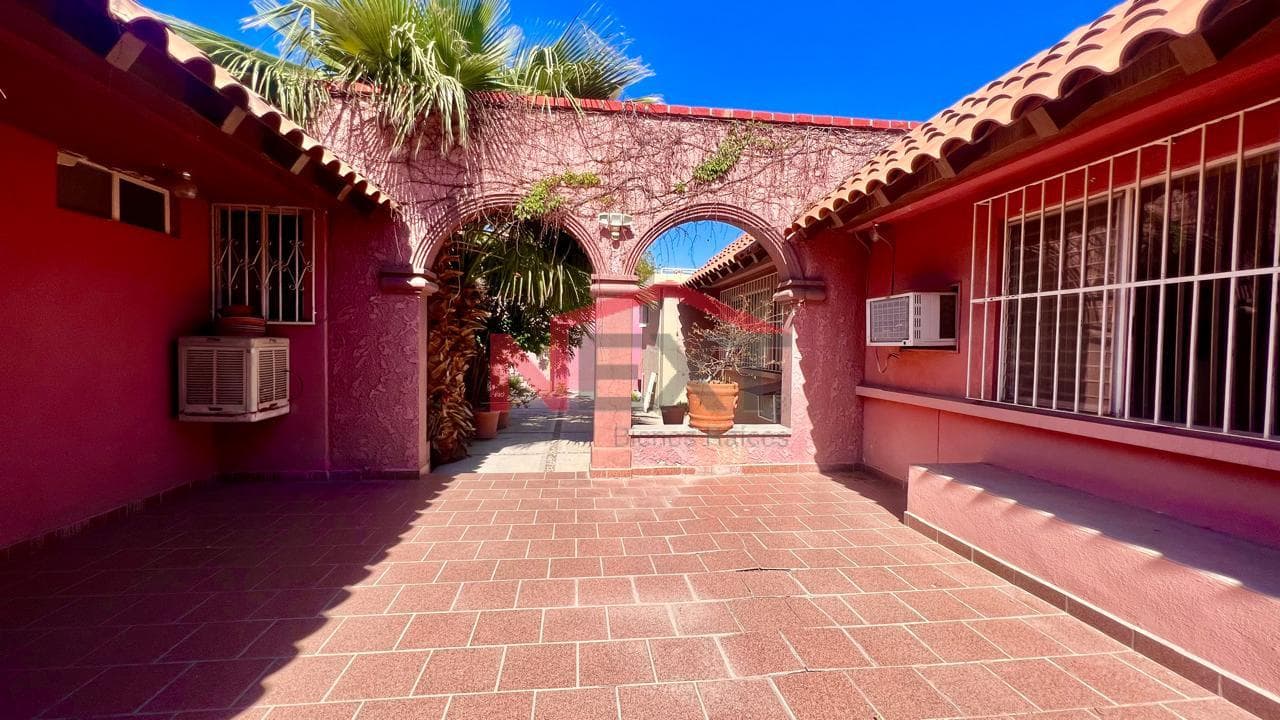 House for sale in Pitic