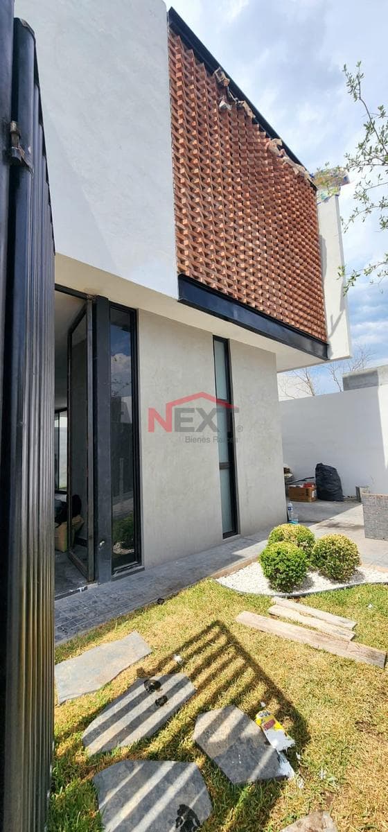 Contemporary-style home for sale in Al Norte Monte Sabino