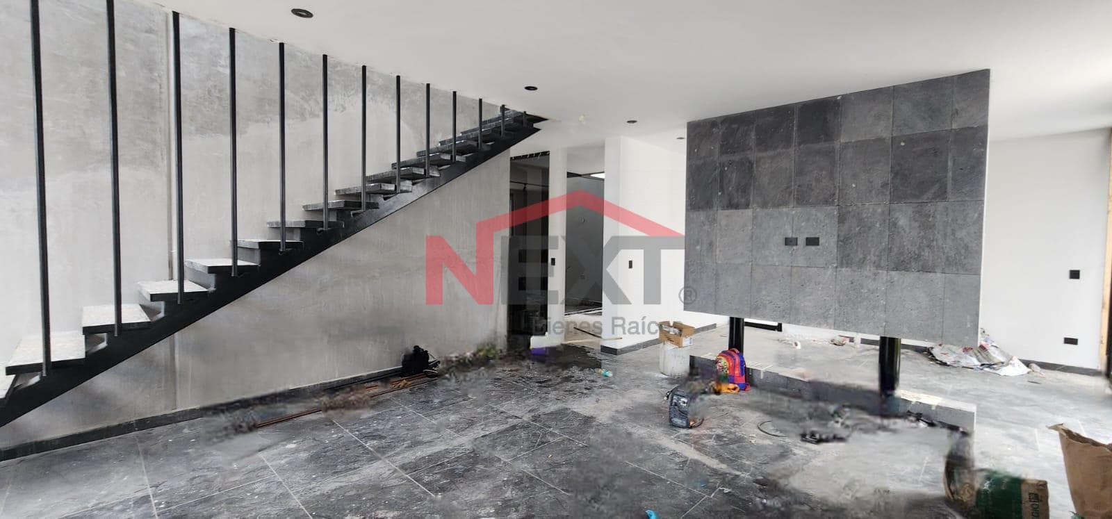 Contemporary-style home for sale in Al Norte Monte Sabino