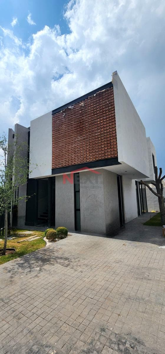 Contemporary-style home for sale in Al Norte Monte Sabino