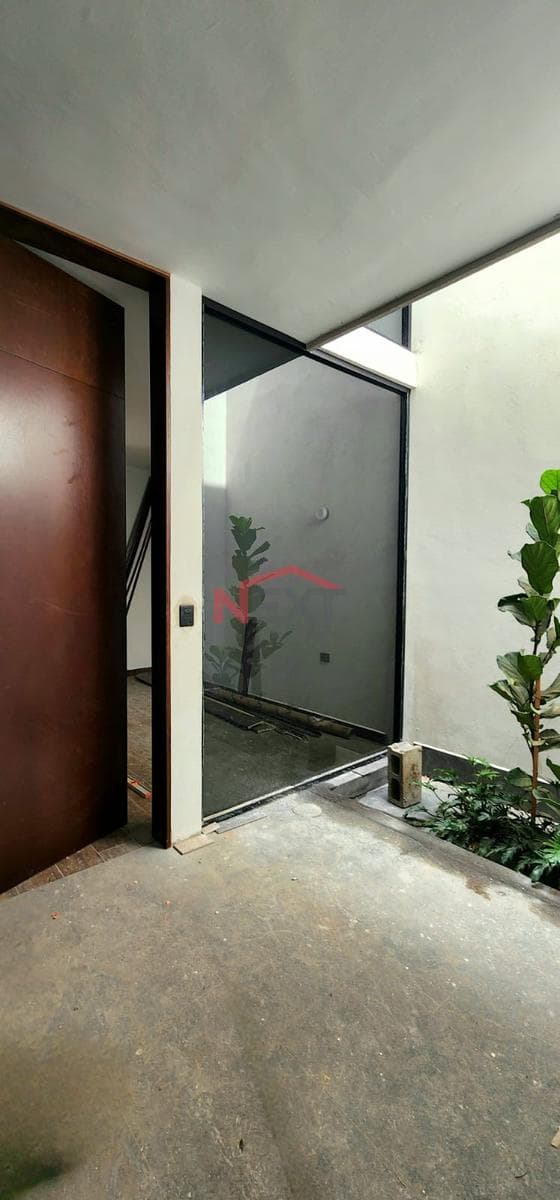 Contemporary-style home for sale in Al Norte Monte Sabino