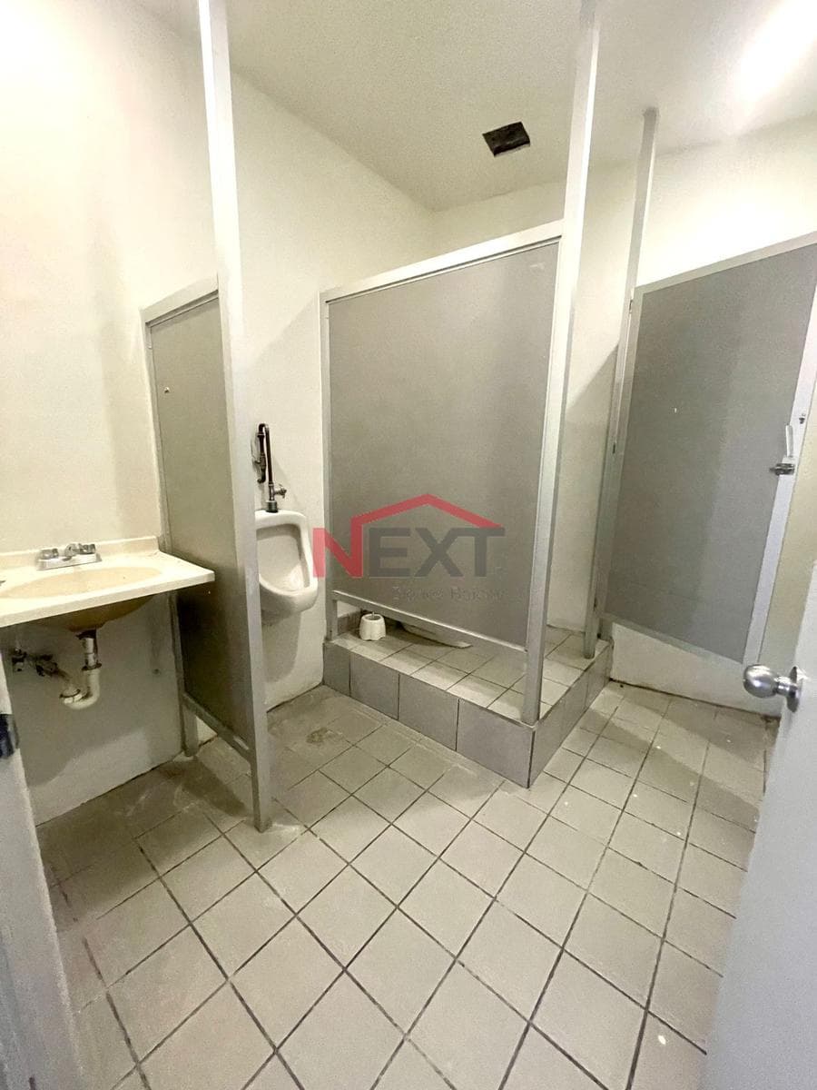 OFFICE FOR RENT AT PLAZA METROCENTRO