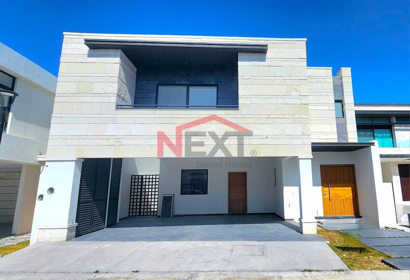 ???? Luxury Home, La Escondida – 4 Bedrooms, 1 on the Ground Floor! DOUBLE HEIGHT ????