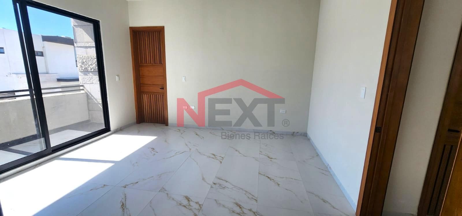 ???? Luxury Home, La Escondida – 4 Bedrooms, 1 on the Ground Floor! DOUBLE HEIGHT ????