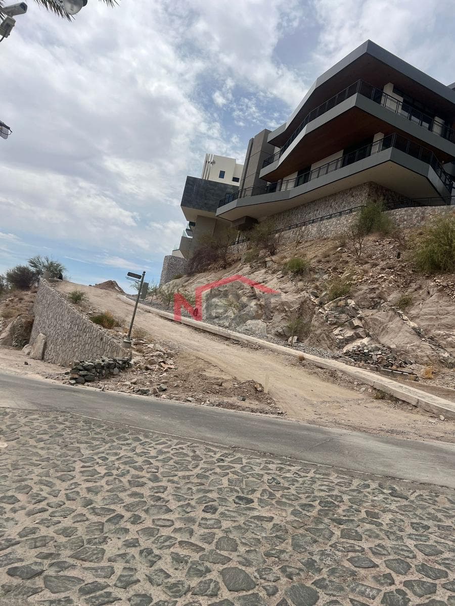 LAND FOR SALE IN VILLA DE LAS TUQUESAS, LA JOLLA
