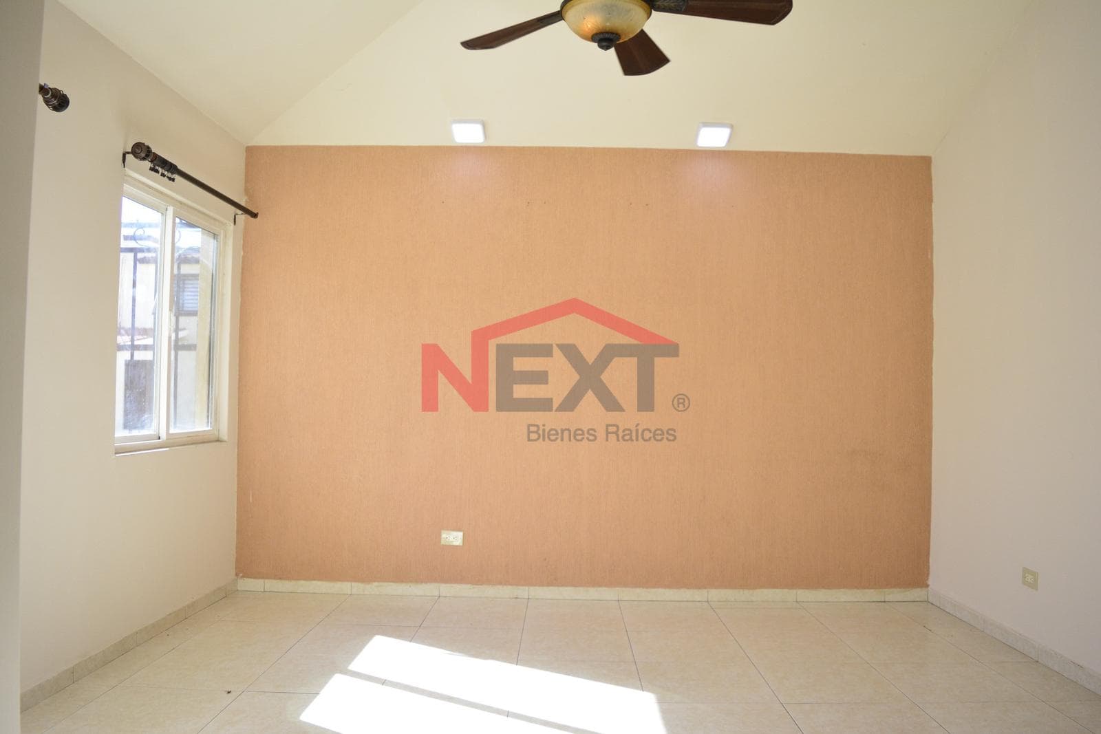 HOUSE FOR SALE IN THE CAMPANARIO NEIGHBORHOOD