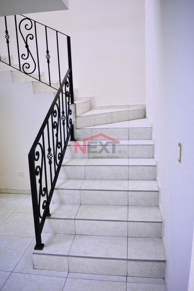 HOUSE FOR SALE IN THE CAMPANARIO NEIGHBORHOOD