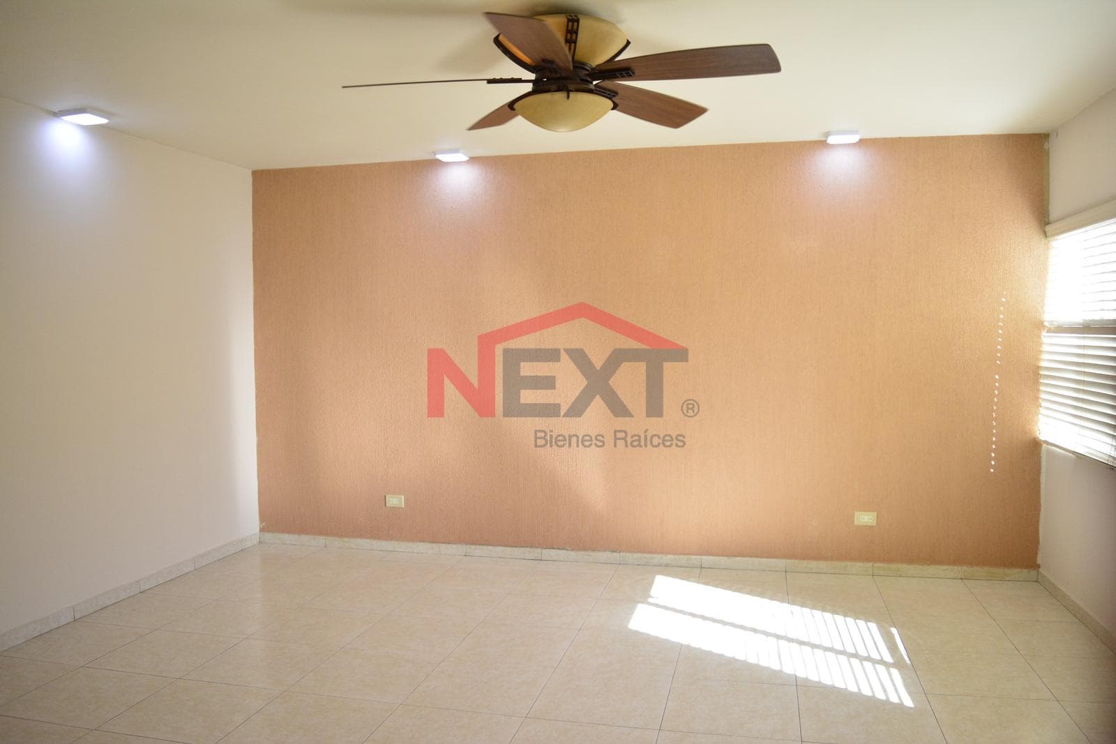 HOUSE FOR SALE IN THE CAMPANARIO NEIGHBORHOOD