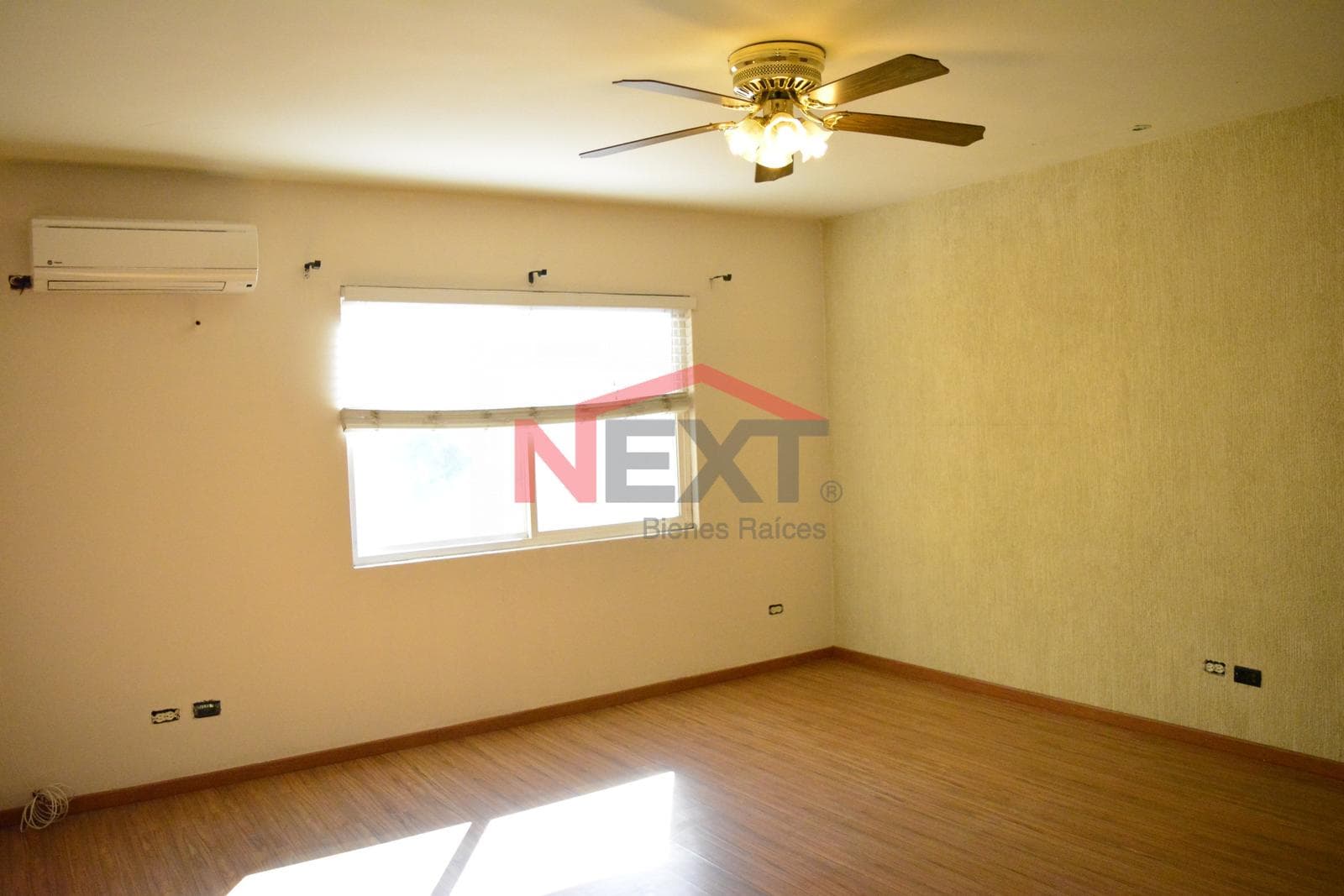 HOUSE FOR SALE IN THE CAMPANARIO NEIGHBORHOOD