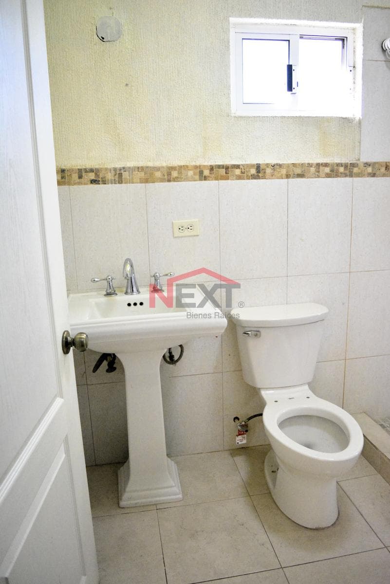 HOUSE FOR SALE IN THE CAMPANARIO NEIGHBORHOOD