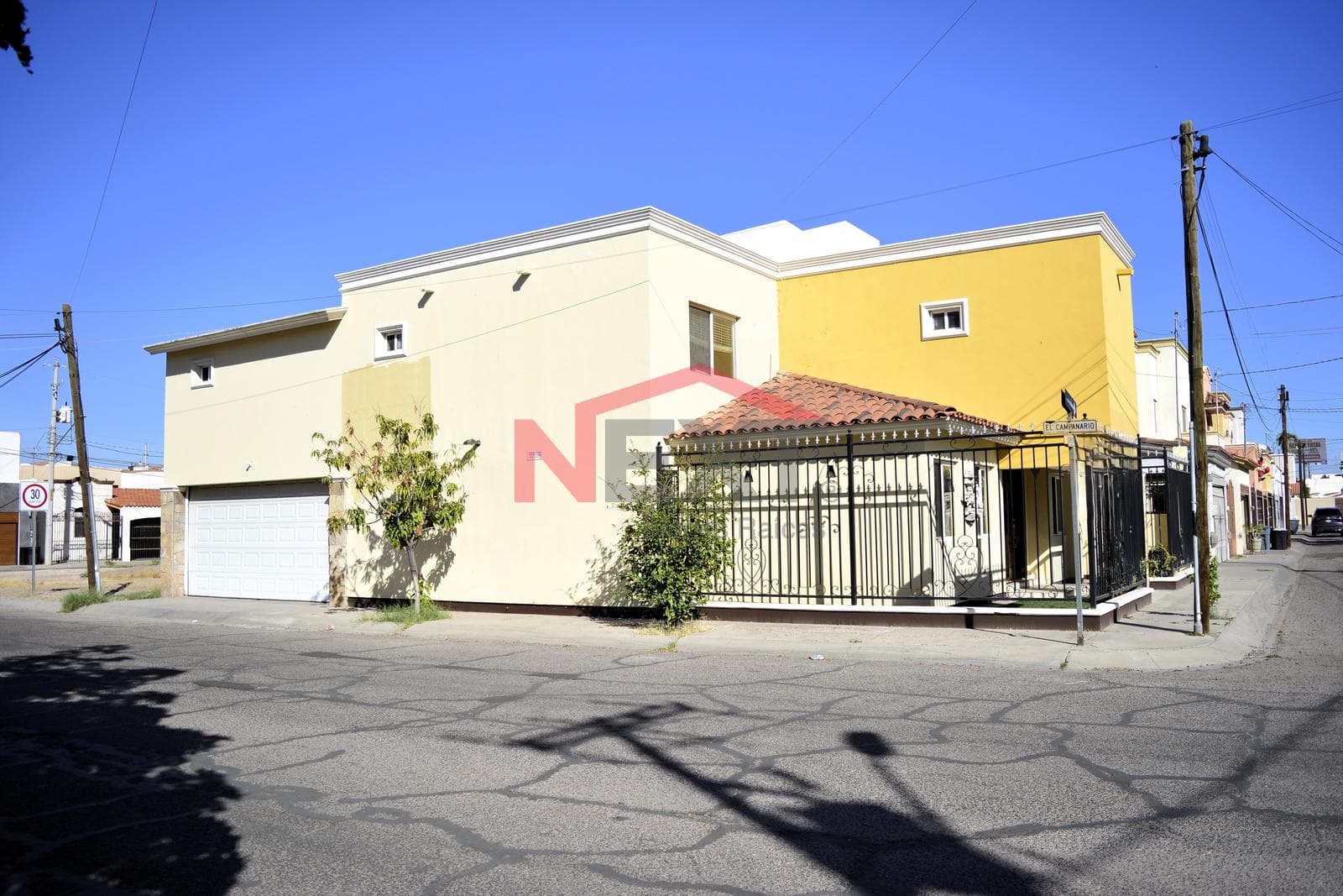 HOUSE FOR SALE IN THE CAMPANARIO NEIGHBORHOOD