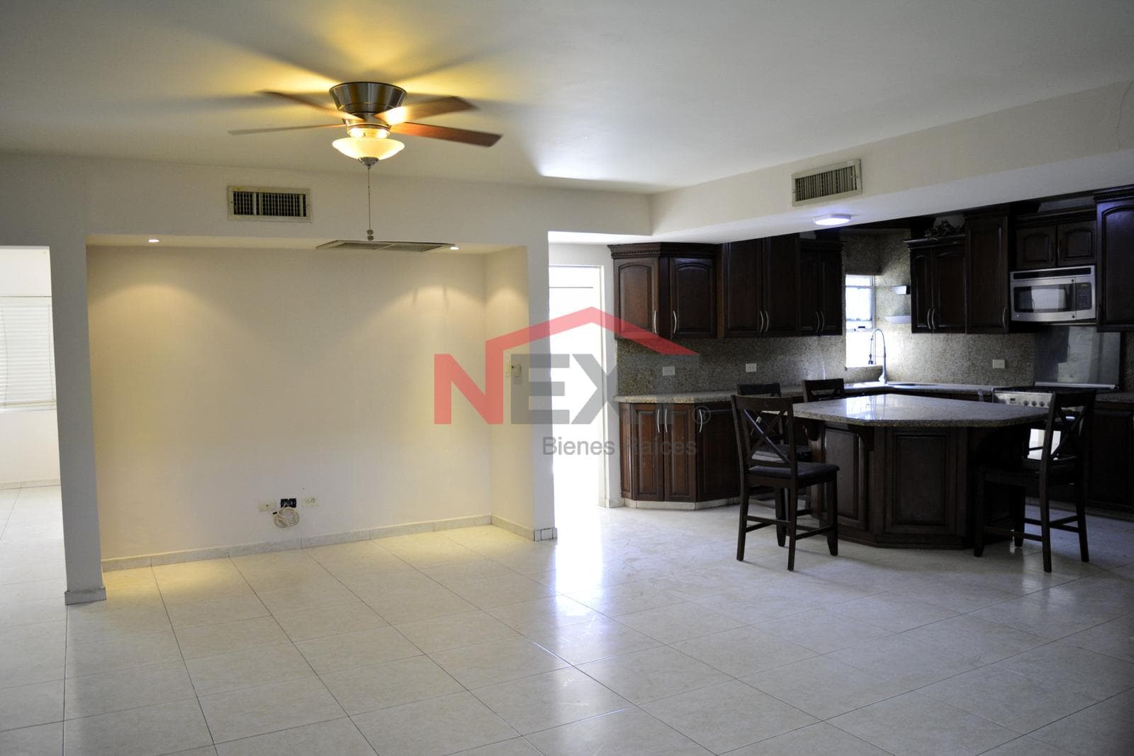 HOUSE FOR SALE IN THE CAMPANARIO NEIGHBORHOOD
