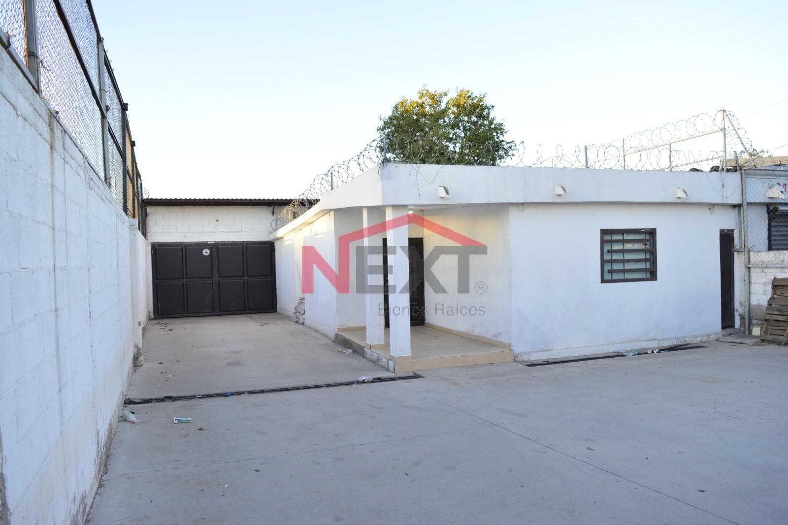 WINE CELLAR WITH OFFICES FOR SALE IN THE PALO VERDE NEIGHBORHOOD