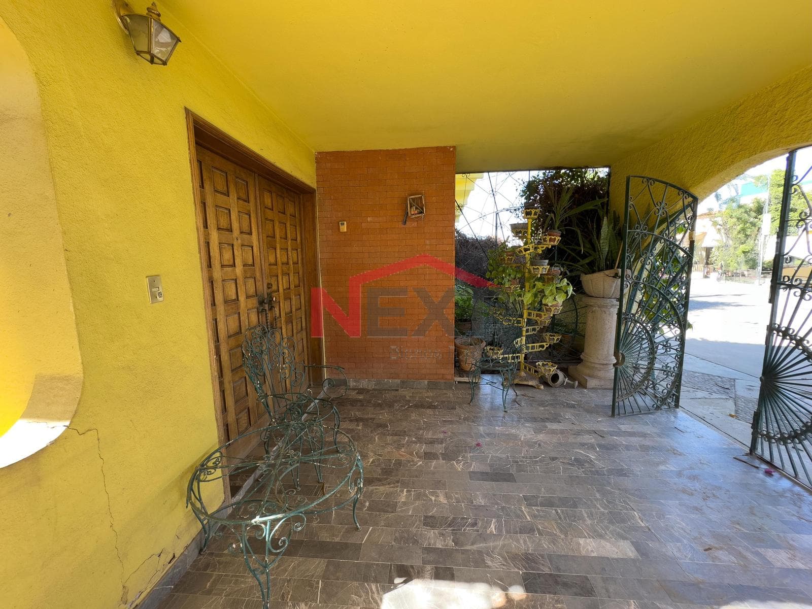 HOUSE FOR SALE IN COL. SAN BENITO