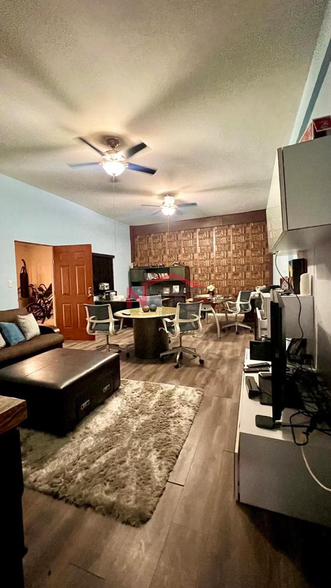 OFFICES AND APARTMENTS FOR SALE IN COL. MODELO