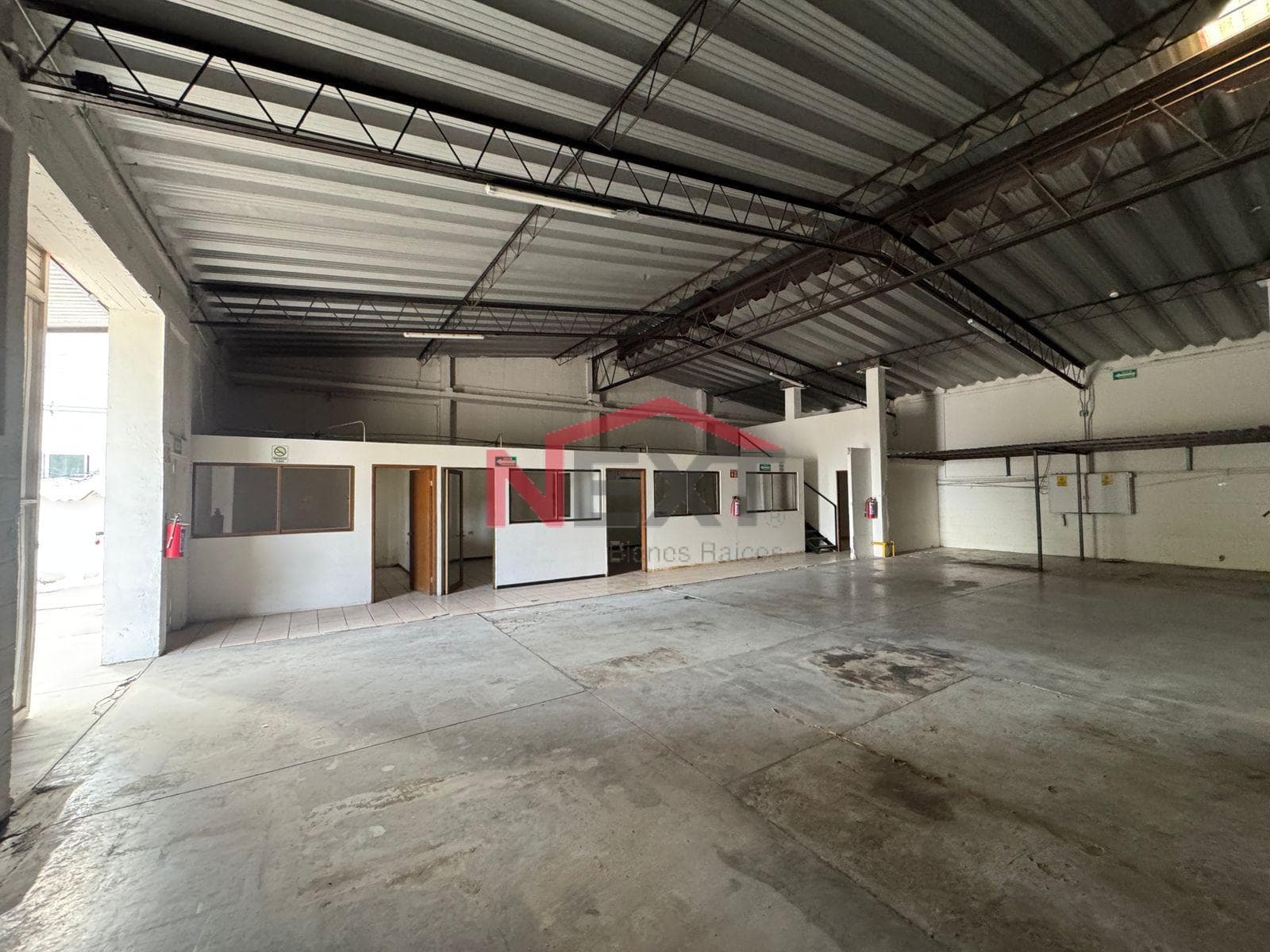 WAREHOUSE FOR RENT IN THE CAFE COMBATE NEIGHBORHOOD