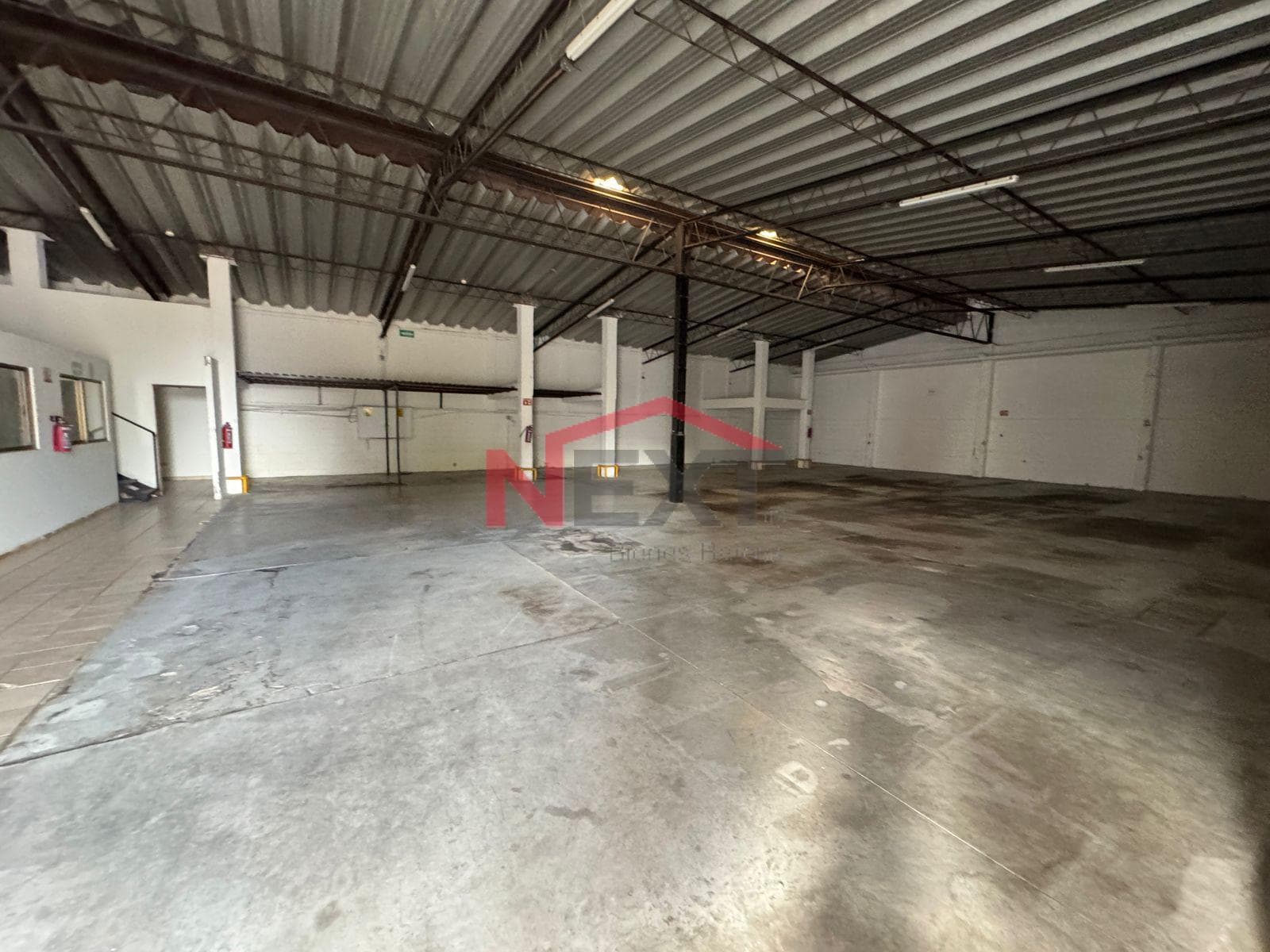 WAREHOUSE FOR RENT IN THE CAFE COMBATE NEIGHBORHOOD
