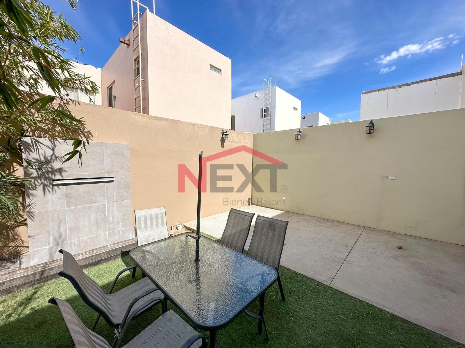 HOUSE FOR SALE IN SANTA BARBA RESIDENTIAL