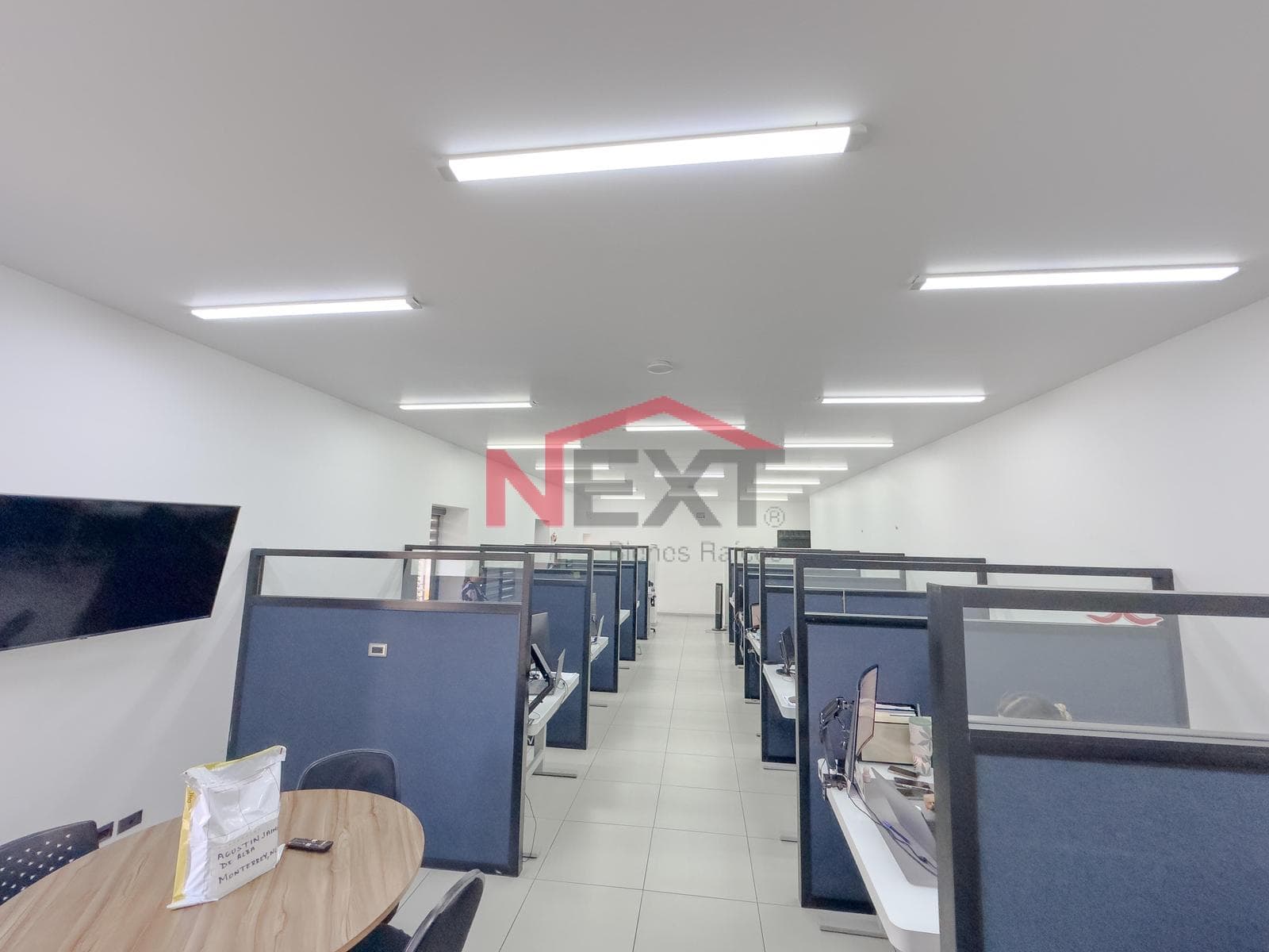 WAREHOUSE FOR SALE IN AN INDUSTRIAL PARK