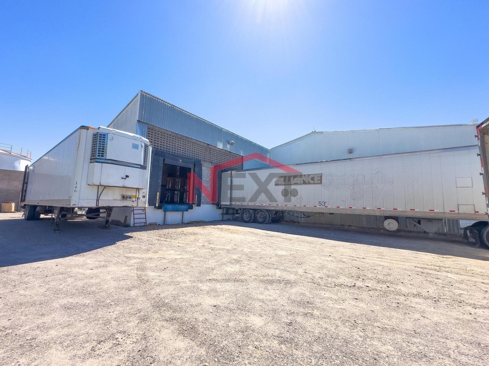WAREHOUSE FOR SALE IN AN INDUSTRIAL PARK